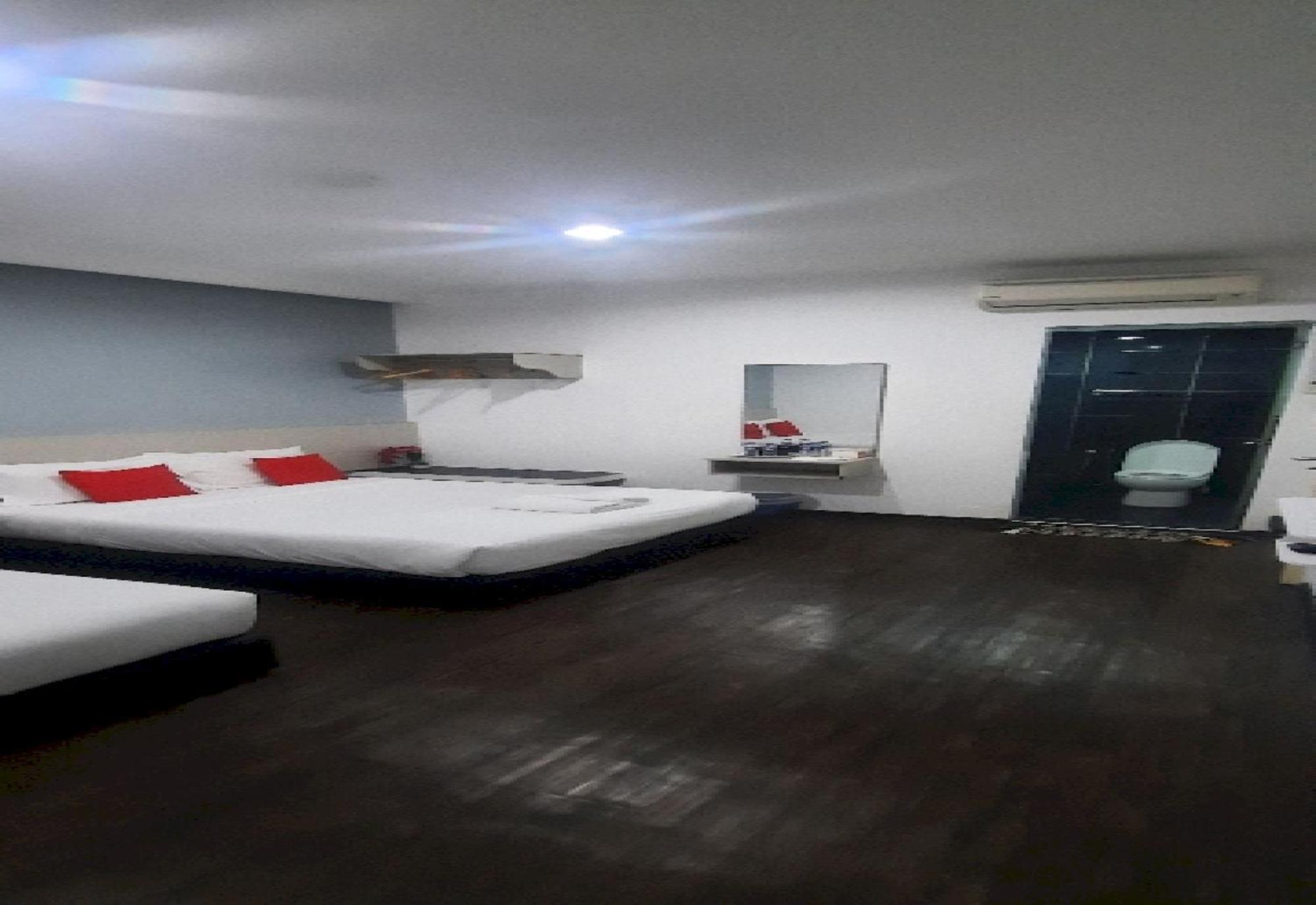 Super Oyo 90724 Rg Hotel Air Hitam Exterior photo